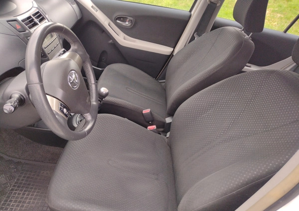 Toyota Yaris cena 22999 przebieg: 160000, rok produkcji 2010 z Brzozów małe 466